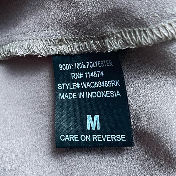 Ro & De V Neck/ Back Blouse, Taupe Sz M - Picture 5 of 6